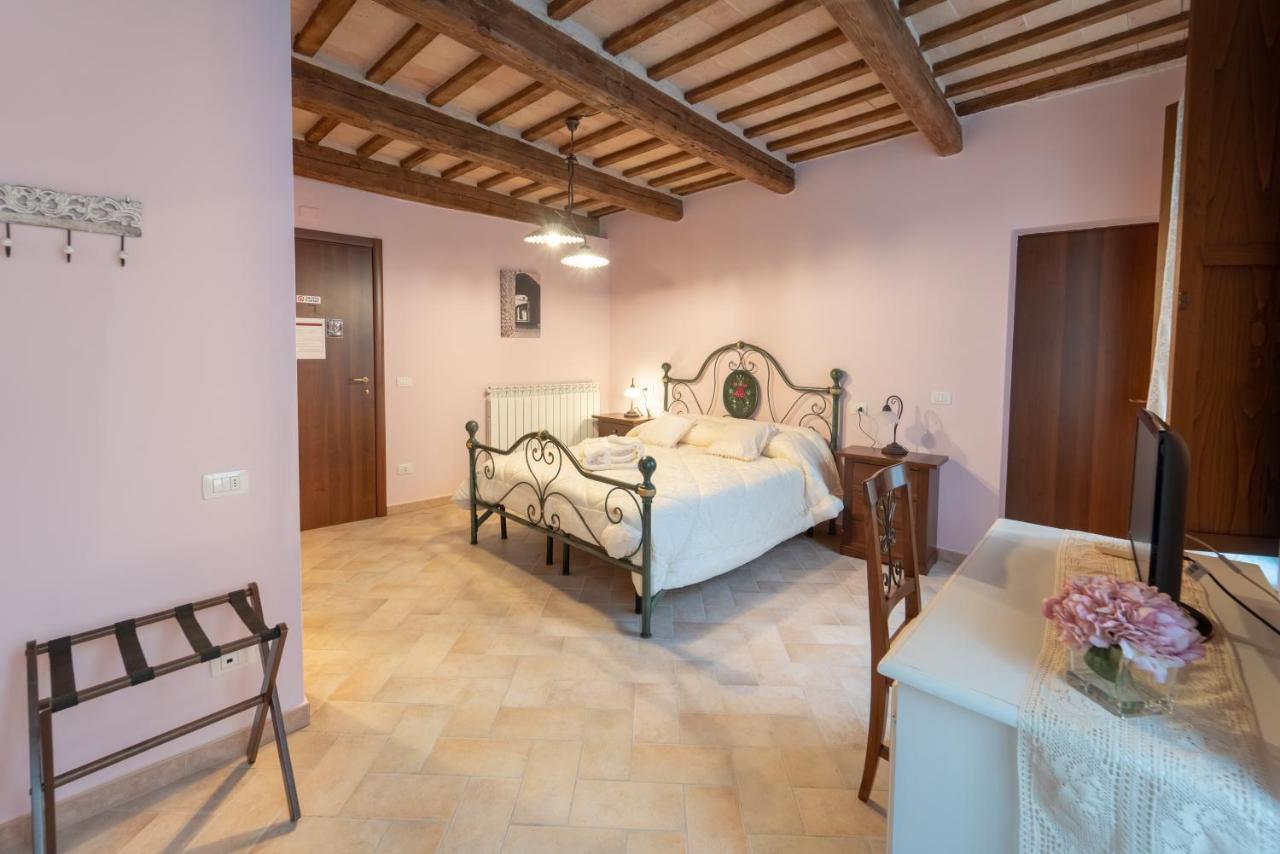 Albergo La Loggia Di San Martino Gualdo Tadino Εξωτερικό φωτογραφία