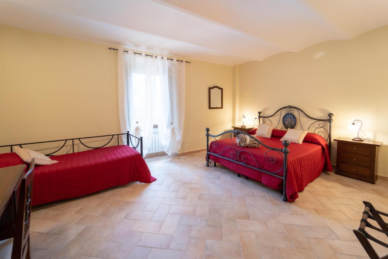 Albergo La Loggia Di San Martino Gualdo Tadino Εξωτερικό φωτογραφία
