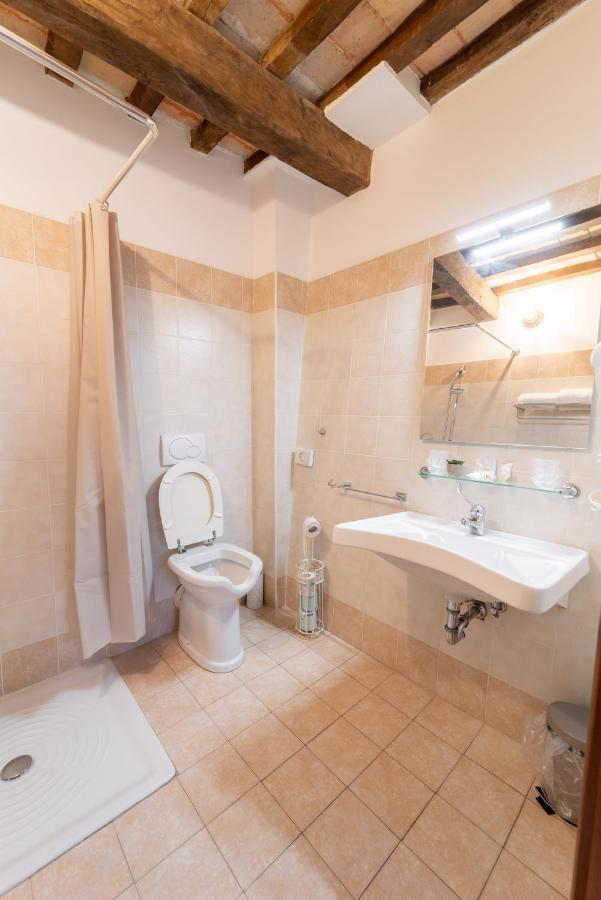 Albergo La Loggia Di San Martino Gualdo Tadino Εξωτερικό φωτογραφία