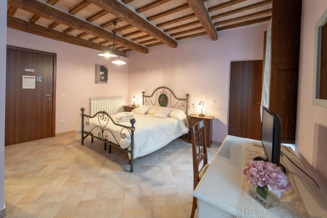 Albergo La Loggia Di San Martino Gualdo Tadino Εξωτερικό φωτογραφία