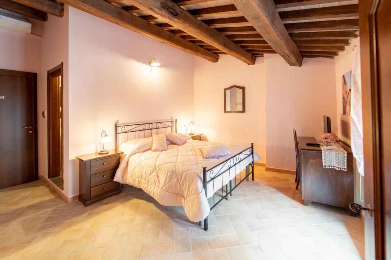 Albergo La Loggia Di San Martino Gualdo Tadino Εξωτερικό φωτογραφία